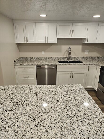 Building Photo - 3503 Quincy Ave