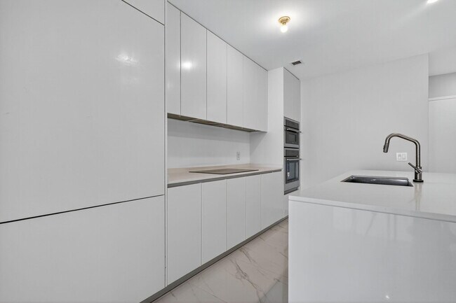 Building Photo - 701 NE 23rd St