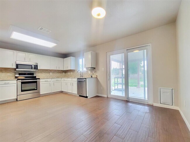 Building Photo - 110 Hays Forest Cove