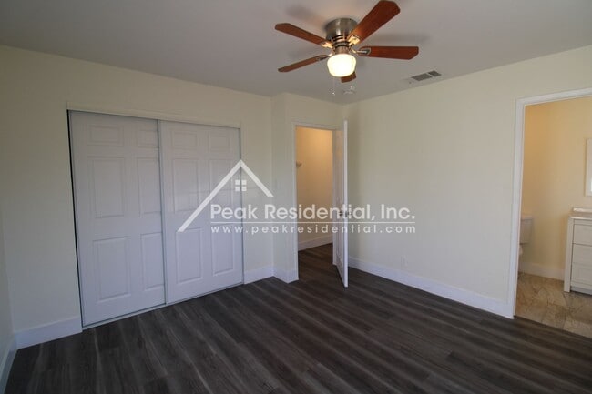 Building Photo - 1042 Las Palmas Ave