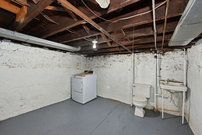 Building Photo - NORWOOD- Cute 2 bedroom 1.5 baths with fenced yard