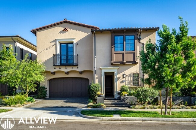 Building Photo - Luxurious and Rare 5 Bed 5.5 Bath Located ...