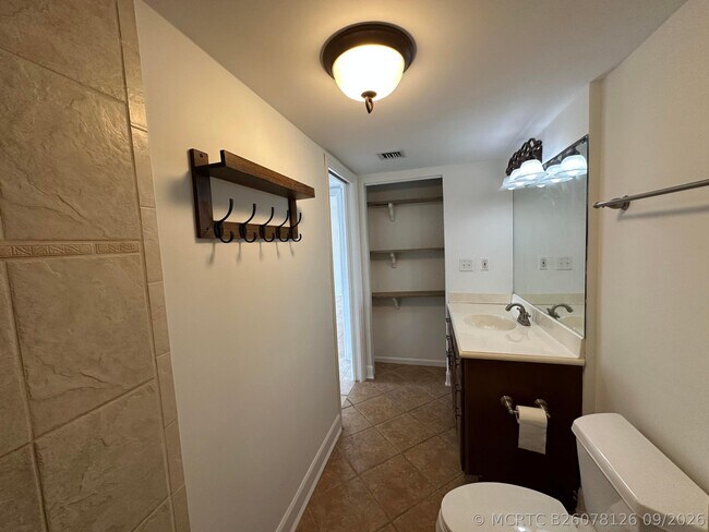 Building Photo - 309 Lake Cir