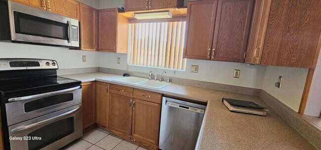 Building Photo - 8475 Selma Ln