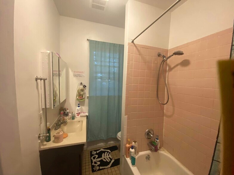 Building Photo - 1159 Route 9W S