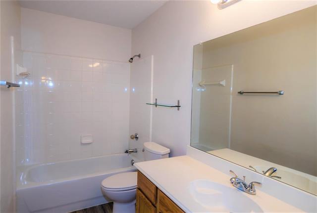 Building Photo - 612 Comanche Trail
