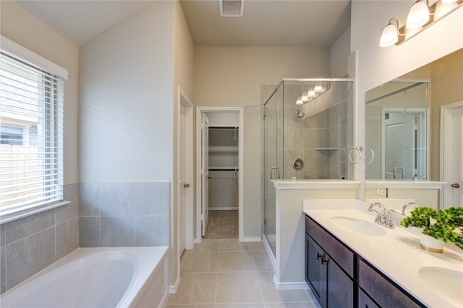 Building Photo - 203 Bright Vly Wy