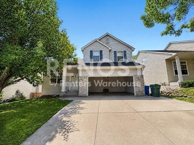 Building Photo - Available September 1st 3 Bedroom 3 Bath Single Family Home in Plymouth