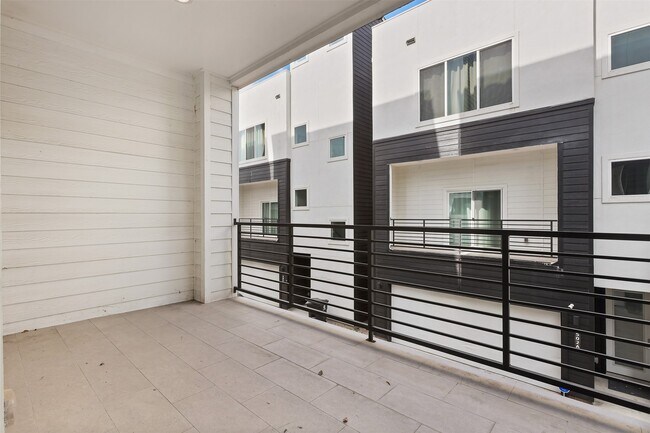 Building Photo - 500 Schweikhardt St