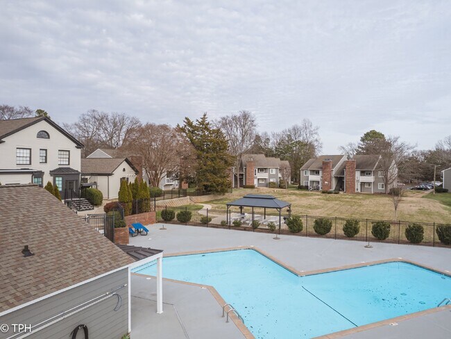 Building Photo - "Charming 2-Bedroom Gem with Granite Elegance in Charlotte's Heart!"