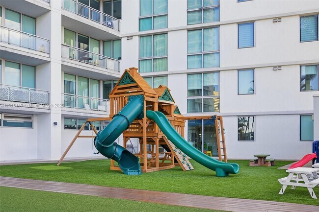 Building Photo - 92 SW 3rd St