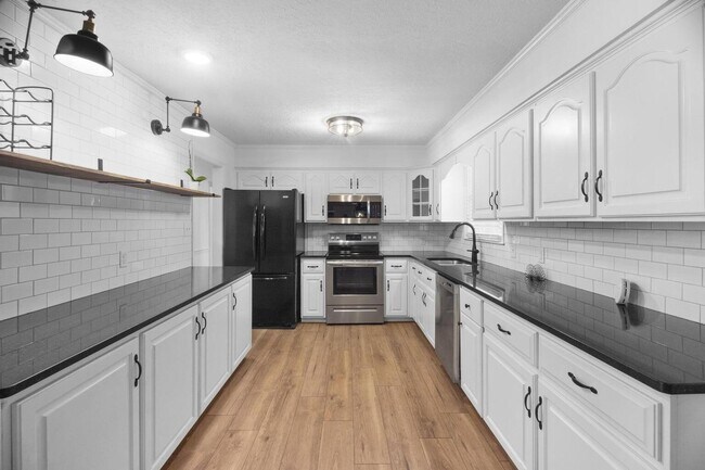 Building Photo - 1416 Two Notch Rd SE