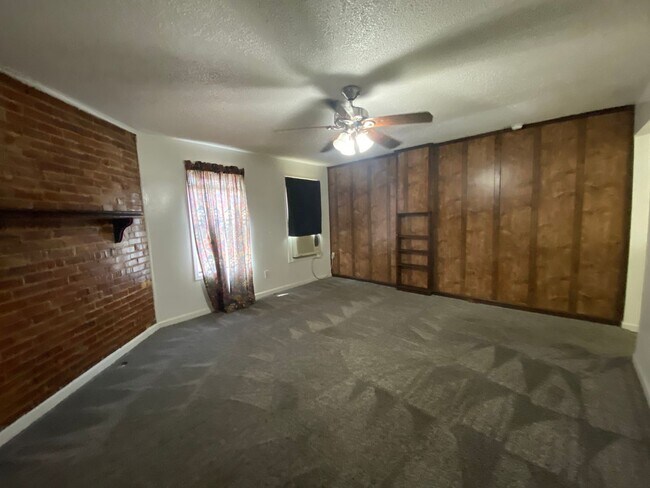 Building Photo - 1100 W Monroe Ave