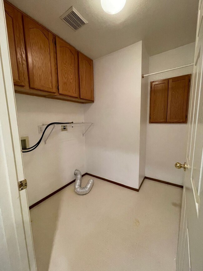 Building Photo - 16682 San Benito Dr