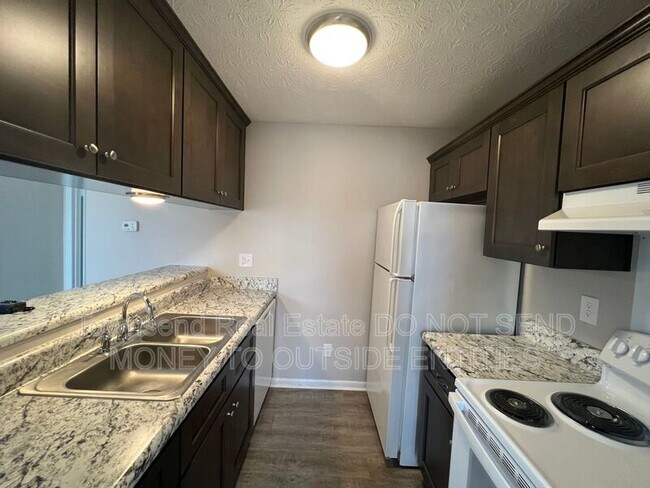 Building Photo - 1429 Ireland Dr
