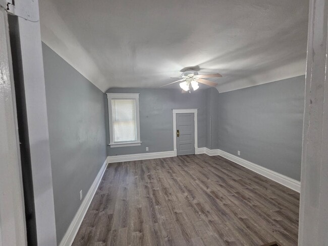 Building Photo - Fully Upgraded Interior