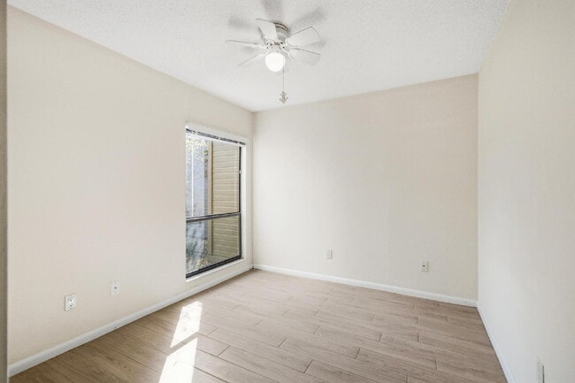 Building Photo - Woodhaven Condominium