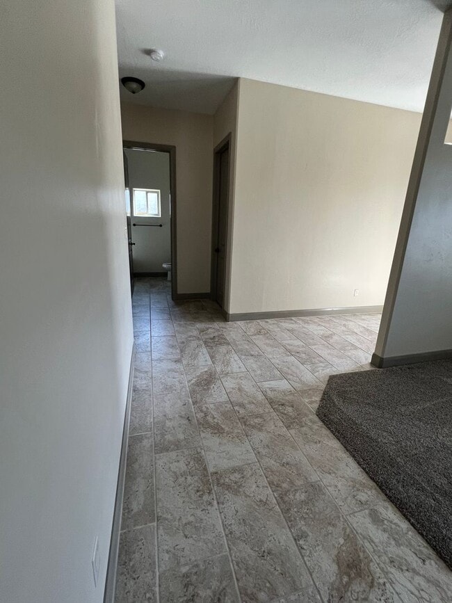 Building Photo - Beautiful Custom Home!