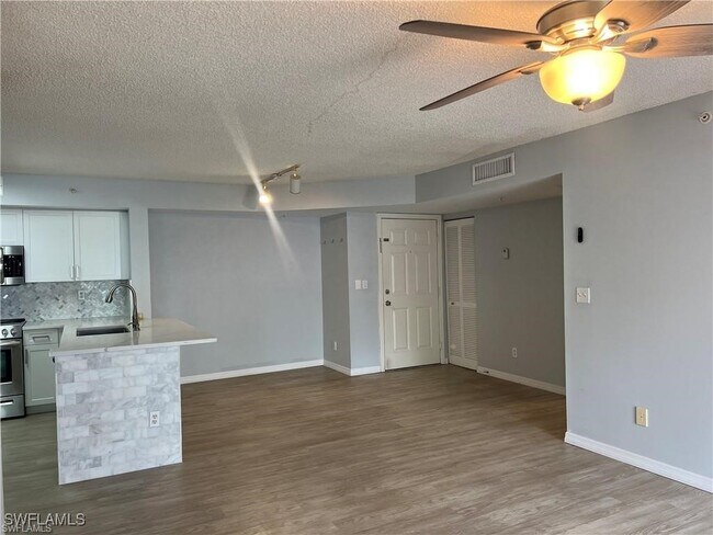 Building Photo - 1210 Wildwood Lakes Blvd