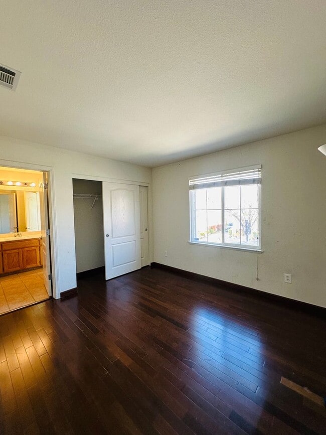 Building Photo - Beautiful 3 Bed, 2.5 Bath Home with Garage, Spacious Layout & Private Yard in Desirable Hercules ...