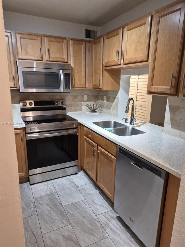 Building Photo - 116 NW 60th Ave