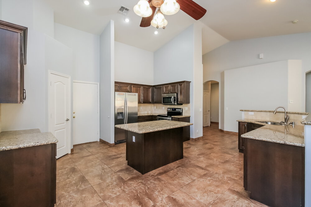 Building Photo - 20960 E Via Del Rancho Rd