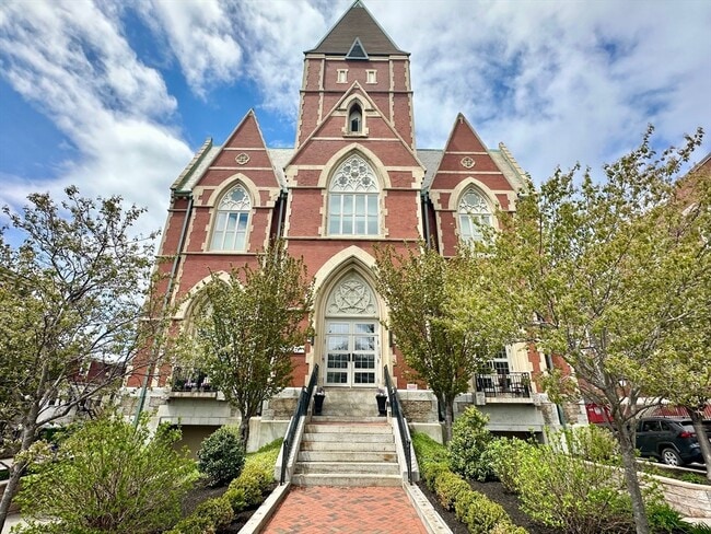 Primary Photo - 225 Dorchester St