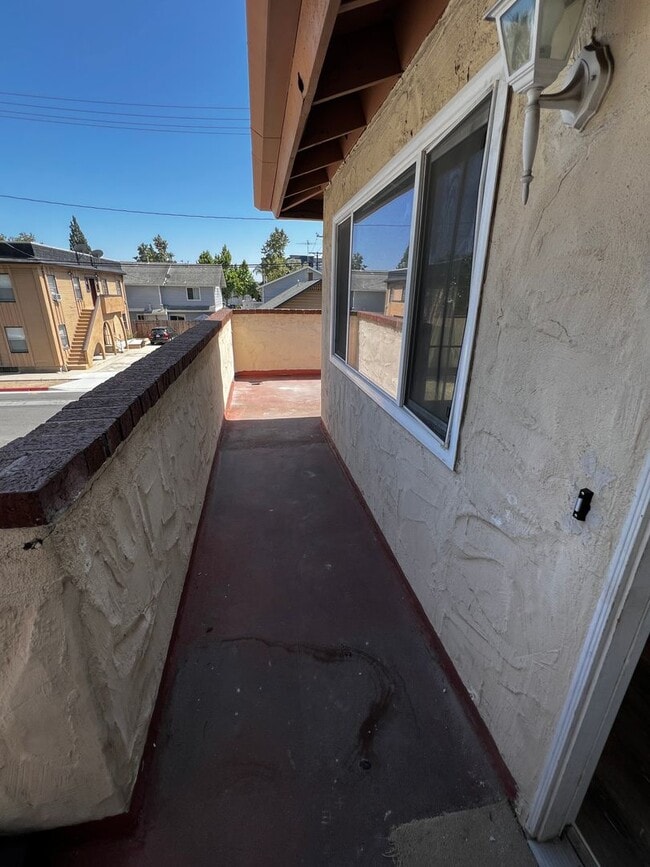 Building Photo - 603 N Pomona Ave