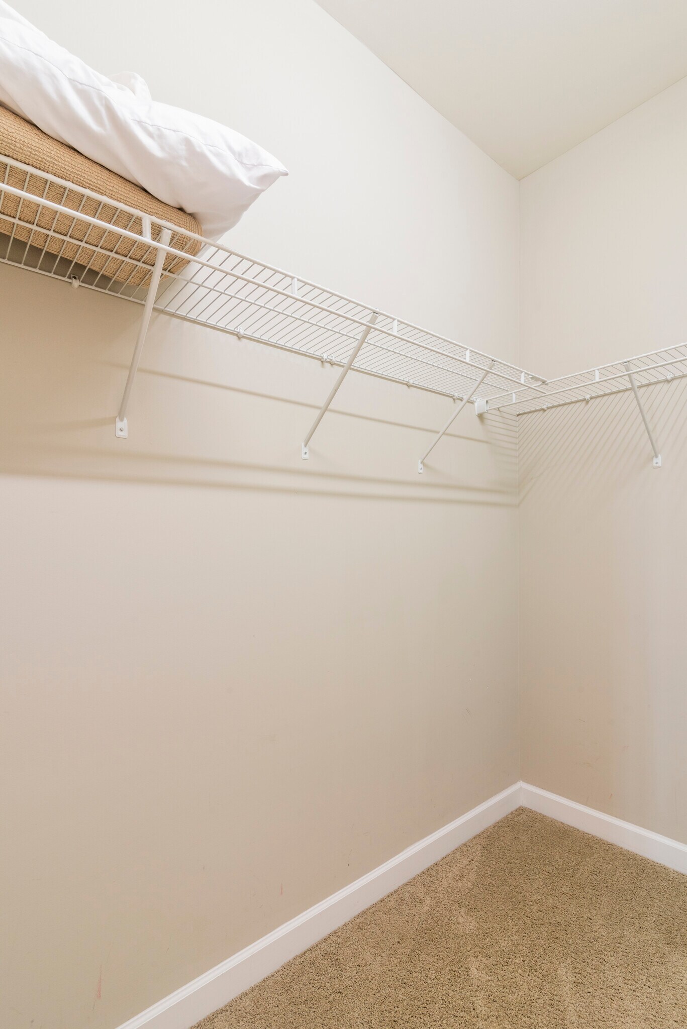 main floor bedroom walk in closet - 15403 Barossa Valley St