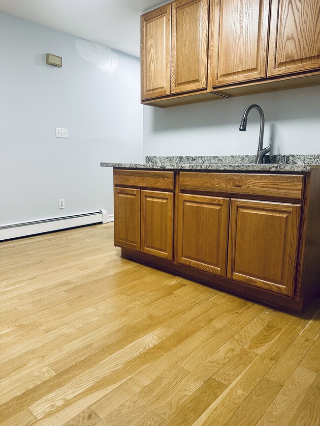 Building Photo - 163 Latham Rd