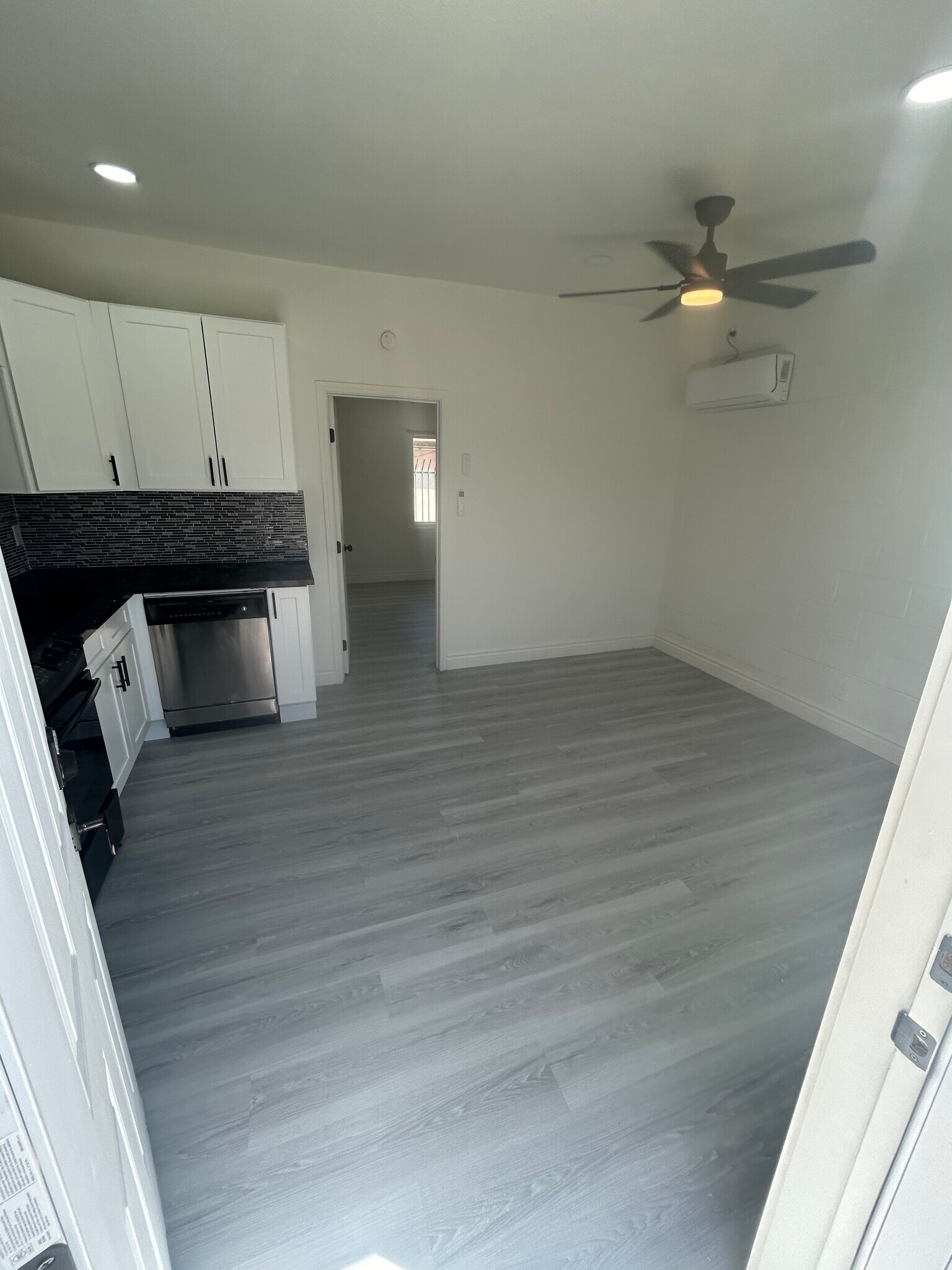 Unit B - 210 W Monroe Ave