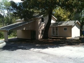Building Photo - 3/1 Close to UC, hiking, mountain biking and downtown