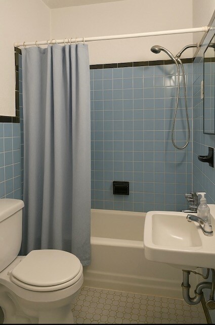 Bathroom - 1247 Dean St
