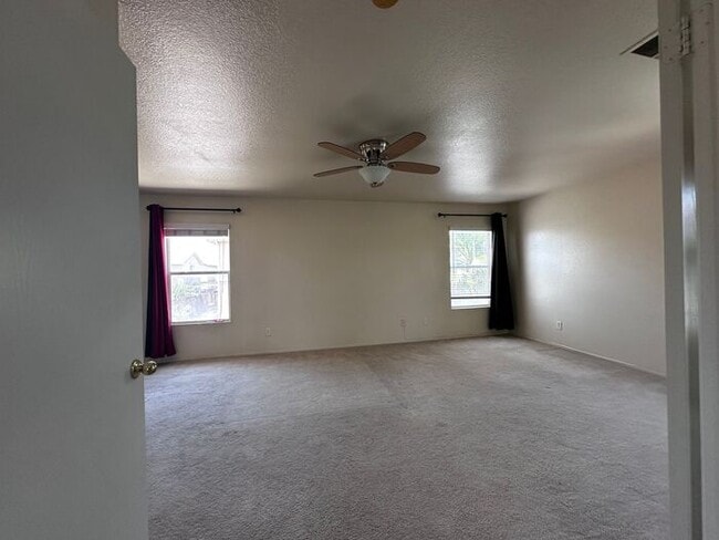 Building Photo - Nestled in a Quiet Community Of Palmdale