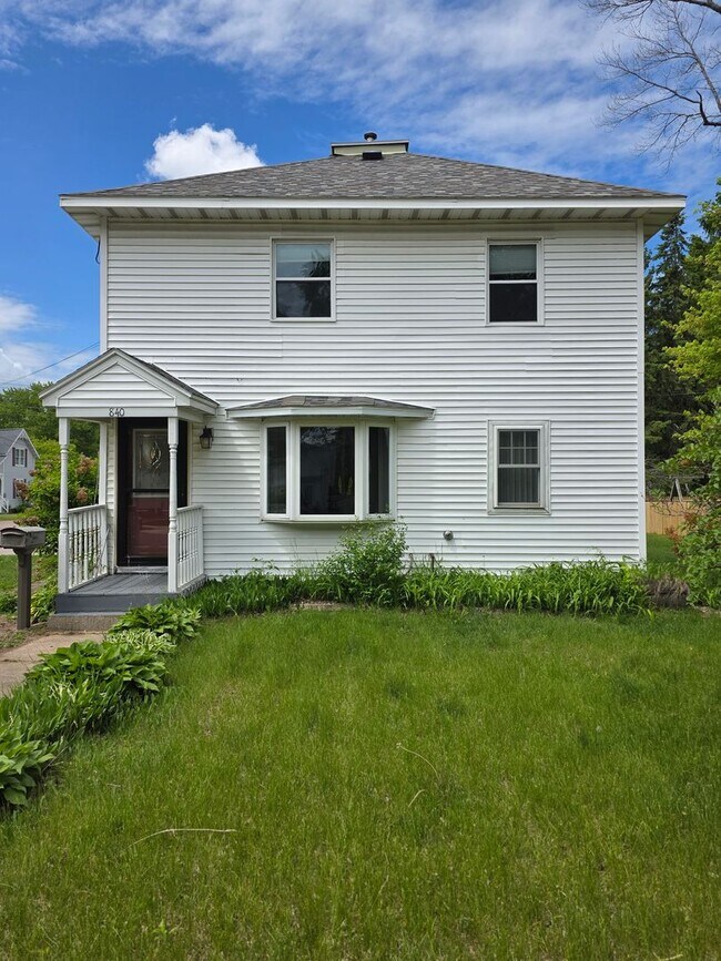 Building Photo - 840 Lincoln St