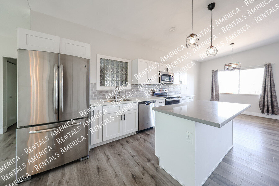 Building Photo - 2110 W Greenbriar Dr