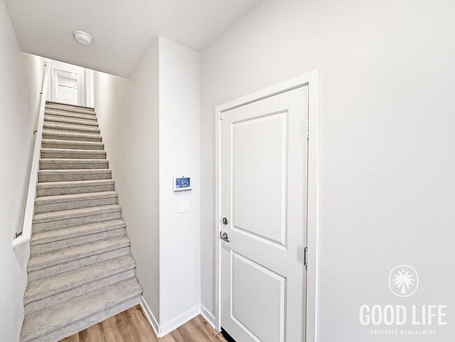 Building Photo - Beautiful New 3B/3BA Gated Community Townhome in Riverside for Lease!