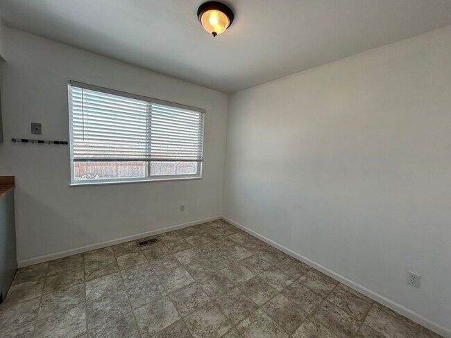 Building Photo - 6615 Brook Forest Dr