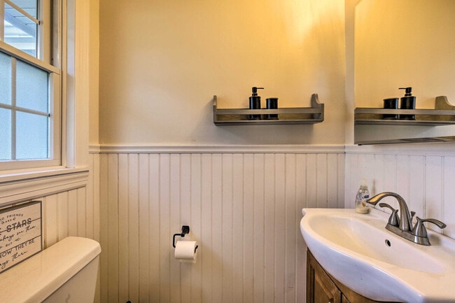 Building Photo - 500 Blossom Bend