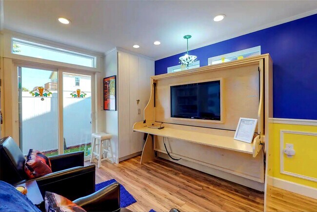 Building Photo - 6625 Amherst N St