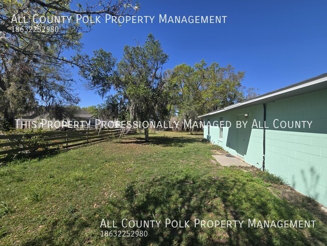 Building Photo - Special! Umatilla 3 Bedroom Home for Rent