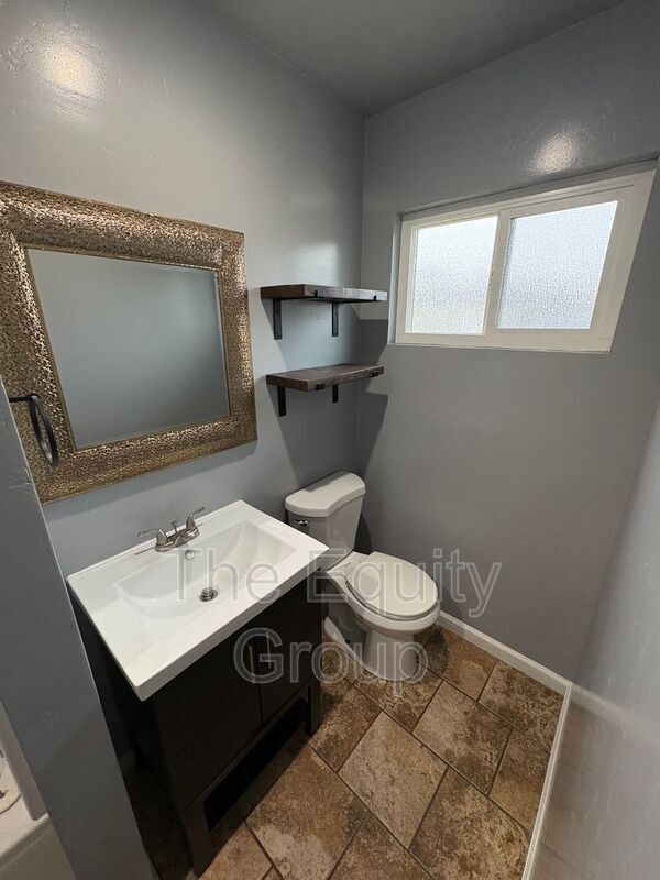 Building Photo - 4122 W Monte Vista Ave