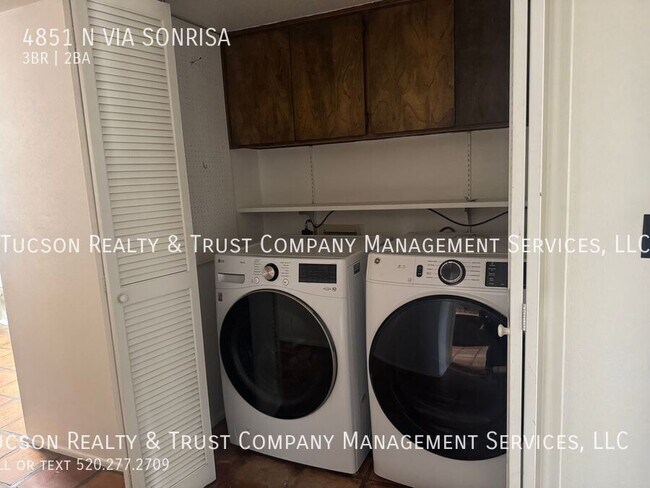 Building Photo - 4851 Vía Sonrisa