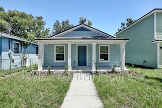 Building Photo - 1731 W 9th St