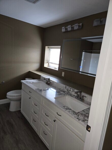 Building Photo - 208 3rd Ave W