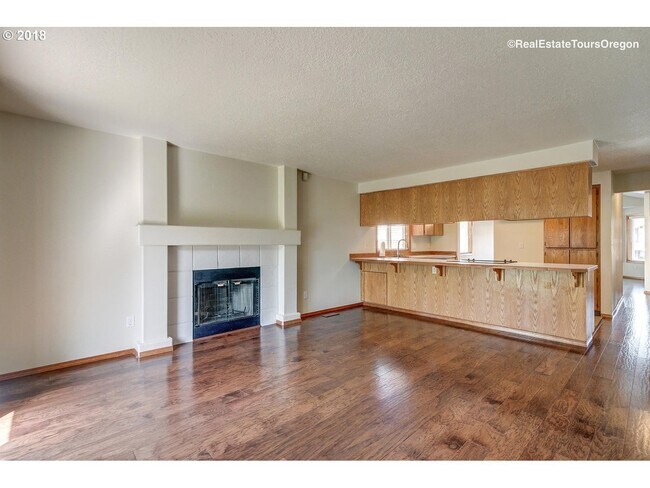 Building Photo - 7548 SE Hacienda St