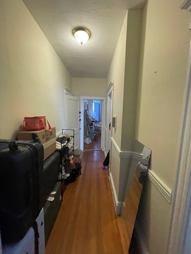 Building Photo - Corner Unit Super Sunny Split 2 Bed HT HW Inc No Fee Students ok   text for video