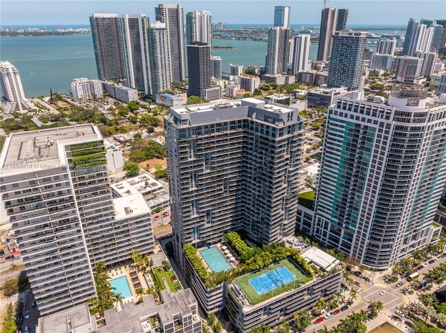 Building Photo - 121 NE 34th St