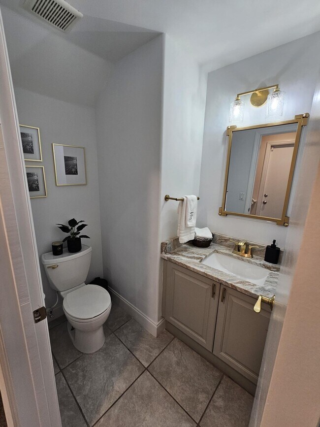 Building Photo - 6752 Green Island Cir