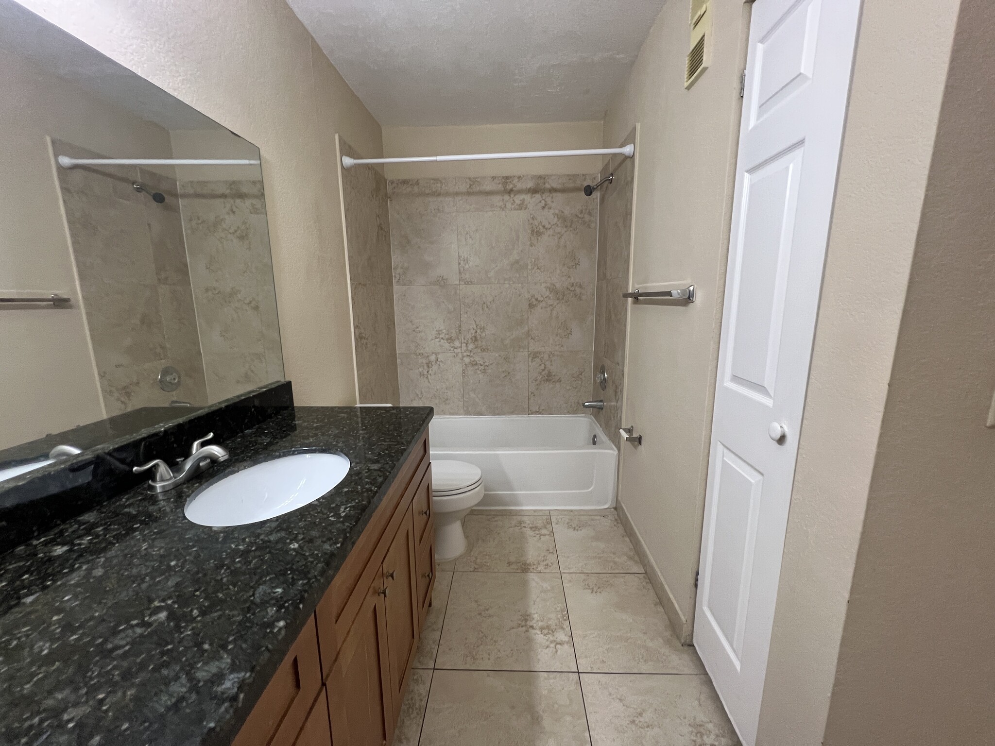 Building Photo - 3370 Pinewalk Dr N